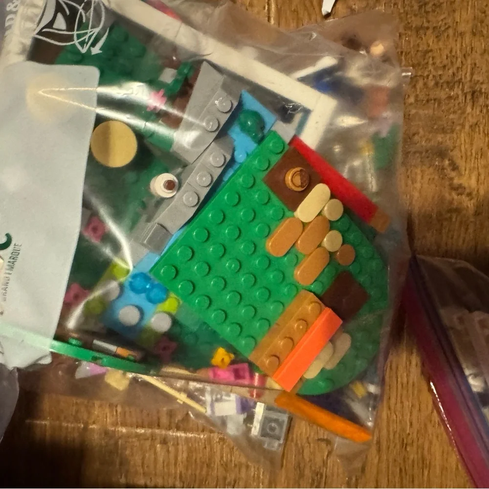 LEGO Friends Heartlake International School 41731 & American Girl Mega Construx